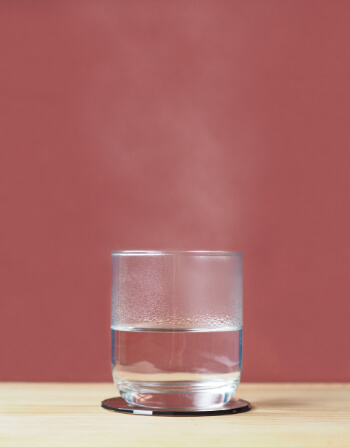 GIN WITH HOT WATER コマサジンお湯割り